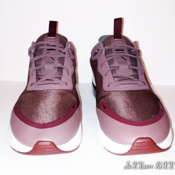 Nike Air Max Dia.     Size 9w - Picture 2 of 9